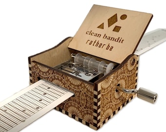 Rather Be - Clean Bandit - Hand Crank Wood Paper Strip Music Box met gepersonaliseerde gravure - Laser Cut en gegraveerd