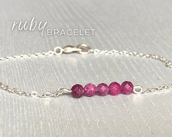 Pulsera de rubí en bruto: plata de ley, cristal rojo, piedra natal de julio