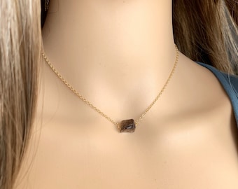 Collar de cuarzo ahumado Collar de cristal delicado de oro o plata Collar de capas de piedras preciosas de cuarzo pequeño marrón, Collar de piedra de protección Mujer
