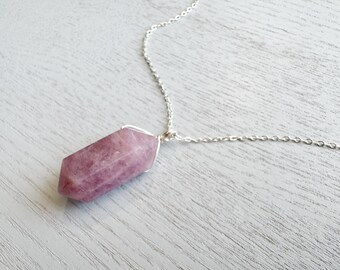 Kleine Kunzit-Halskette aus Sterlingsilber, handgefertigter Anhänger aus lila Stein, goldfarben, lila-rosa Doppelspitzen-Kristallkette für Damen, Kunzit-Schmuck