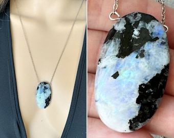Moonstone Necklace, Rainbow Moonstone Pendant Necklace, Moonstone Jewelry, Gold Necklace, Healing Crystal Necklace, June Birthstone Jewelry