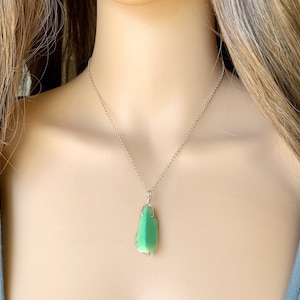 RAW Chrysoprase Necklace Silver or Gold Chrysoprase Jewelry, Green Crystal Pendant, Green Gemstone Necklace for Her, Birthday Gift for Mom