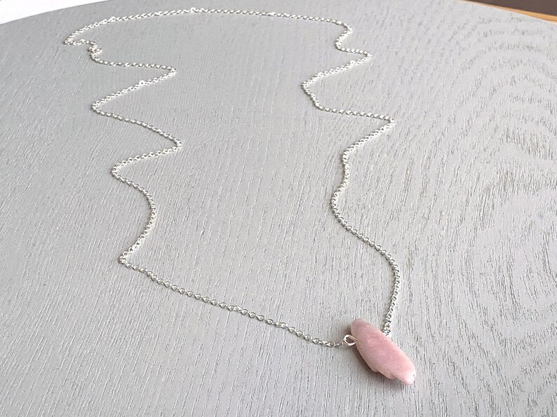 Kunzite pendant Raw Kunzite Necklace Gemstone Necklace Healing Crystals Long Kunzite Necklace Silver Postnatal Gift Kunzite Jewelry
