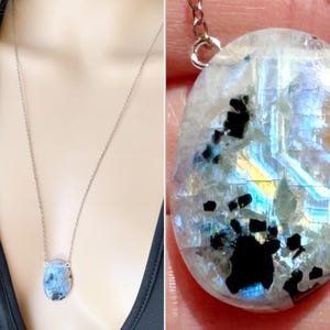Collier avec pendentif pierre de lune, Collier pierre de lune, Pierre de lune arc-en-ciel, Bijoux en pierre de lune, Collier en argent, Colliers pour femme, Collier en cristal