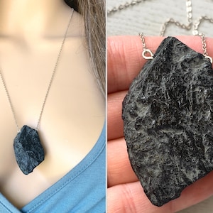 Colar de turmalina preta crua ouro ou prata, colar com pingente de turmalina, joias de turmalina preta, colar de pedras preciosas pretas PEDRA EXATA