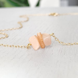 Natürliche Sonnenstein Halskette 14k Gold Filled oder Sterling Silber, handgemachter Schmuck, roher Sonnenstein Anhänger, Kristallhalskette, Geschenk für Sie