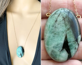 Collar de esmeralda natural, collar colgante de esmeralda cruda, collar de piedra verde, collar de piedra de nacimiento de mayo, joyería de cristal esmeralda, PIEDRA REAL