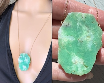 Collar de crisoprasa cruda, colgante de piedra verde, collar de cristal de crisoprasa natural chapado en oro, joyería de crisoprasa, piedra exacta