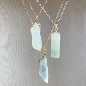 COLLAR DE AGUAMARINA CRUDA Collar de piedras preciosas azul océano, joyería de aguamarina, collar colgante de aguamarina relleno de oro de 14 k, collar de cristal azul