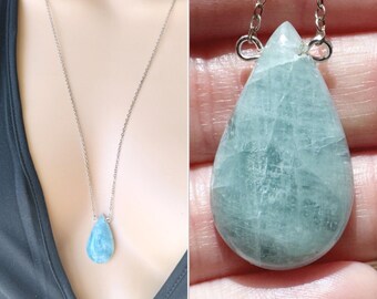 Colgante grande de aguamarina en bruto: collar con la piedra natal de marzo, plata de ley, collar con gema azul chapada en oro.