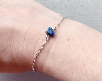 Pulsera de lapislázuli auténtico y oro, joyería de lapislázuli hecha a mano en plata de ley, pulsera de piedra natal de septiembre, pulsera de cristal con gema azul