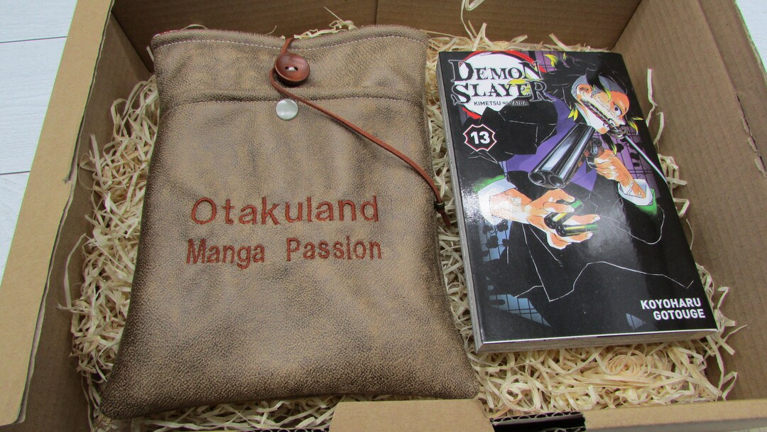 Mystery Box Manga Box With Manga french and Its Cover or Cover to