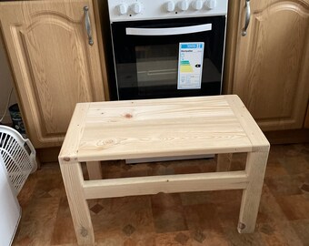 Reclaimed pallet table