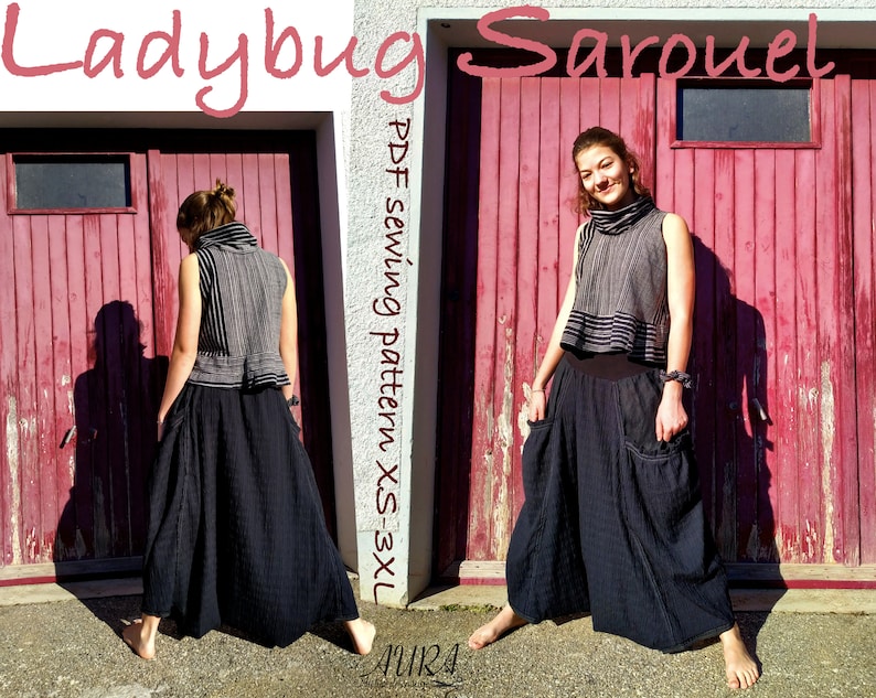 Puede incluir: Una mujer lleva una blusa sin mangas de rayas blancas y negras y pantalones negros de pierna ancha. El texto "Ladybug Sarouel PDF sewing pattern XS-3XL" est&aacute; escrito en rosa sobre un fondo rojo.