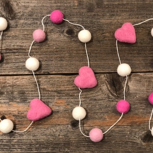 Valentine&#39;s Felt Garland,Felt Garland,Heart,Pom Balls,Felt Ball Garland,Valentine&#39;s Garland,Valentine&#39;s Decor,Pink and White,Wool