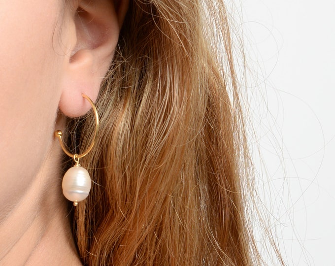 Pearls Hoop Earrings - 18K Gold Plated