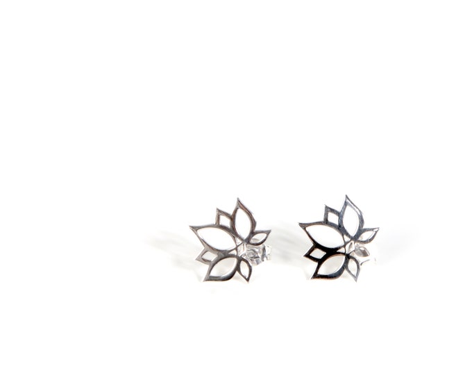 Water Lily Stud Earrings - Platinum Plated