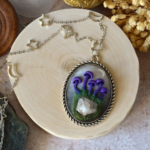 Kleine paddenstoelen met rauwe kwarts, bosketting, met de hand gevormde paddenstoelen, goblincore-ketting