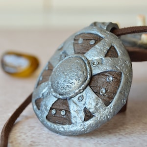 Skyrim Schild Anhänger, Skyrim Halskette, Rüstung Schmuck, Skyrim Amulett, Geschenk für Gamer