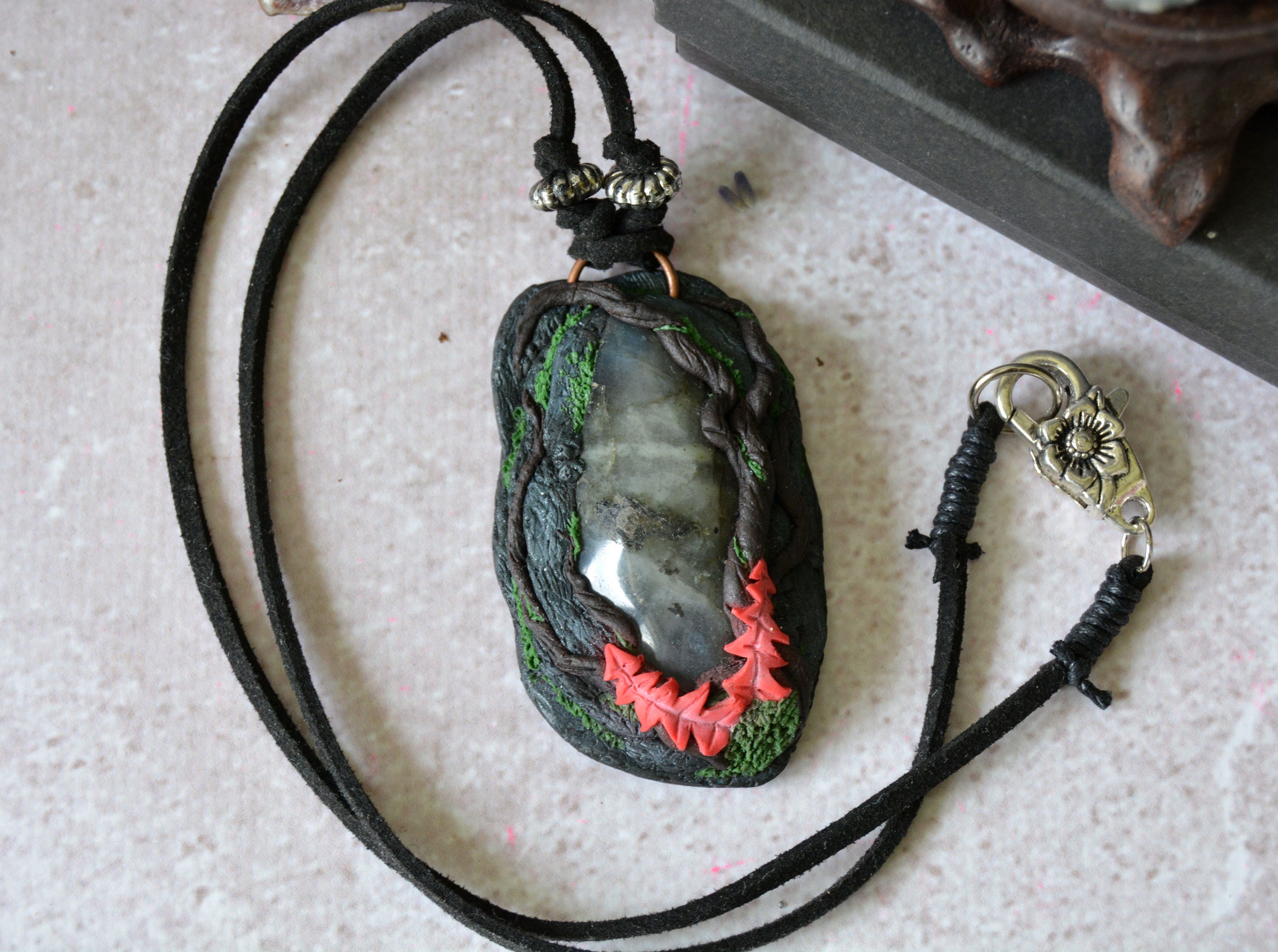 Buy Crimson Nirnroot Pendant With Labradorite, Skyrim Jewelry, Skyrim  Landscape Necklace, Gift for Gamer Online in India - Etsy, image size:3000x2235