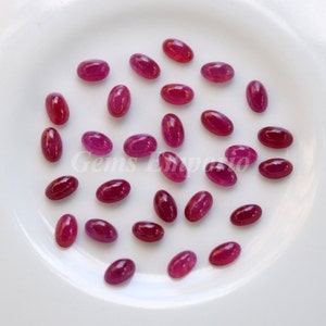 Naturliga rubiner 5 x 3 MM ovala cabochoner / Rubinhybrider / 100 % naturliga rubinhybrider / Ouppvärmda rubiner / Rubiner av fin kvalitet / Pris per lot