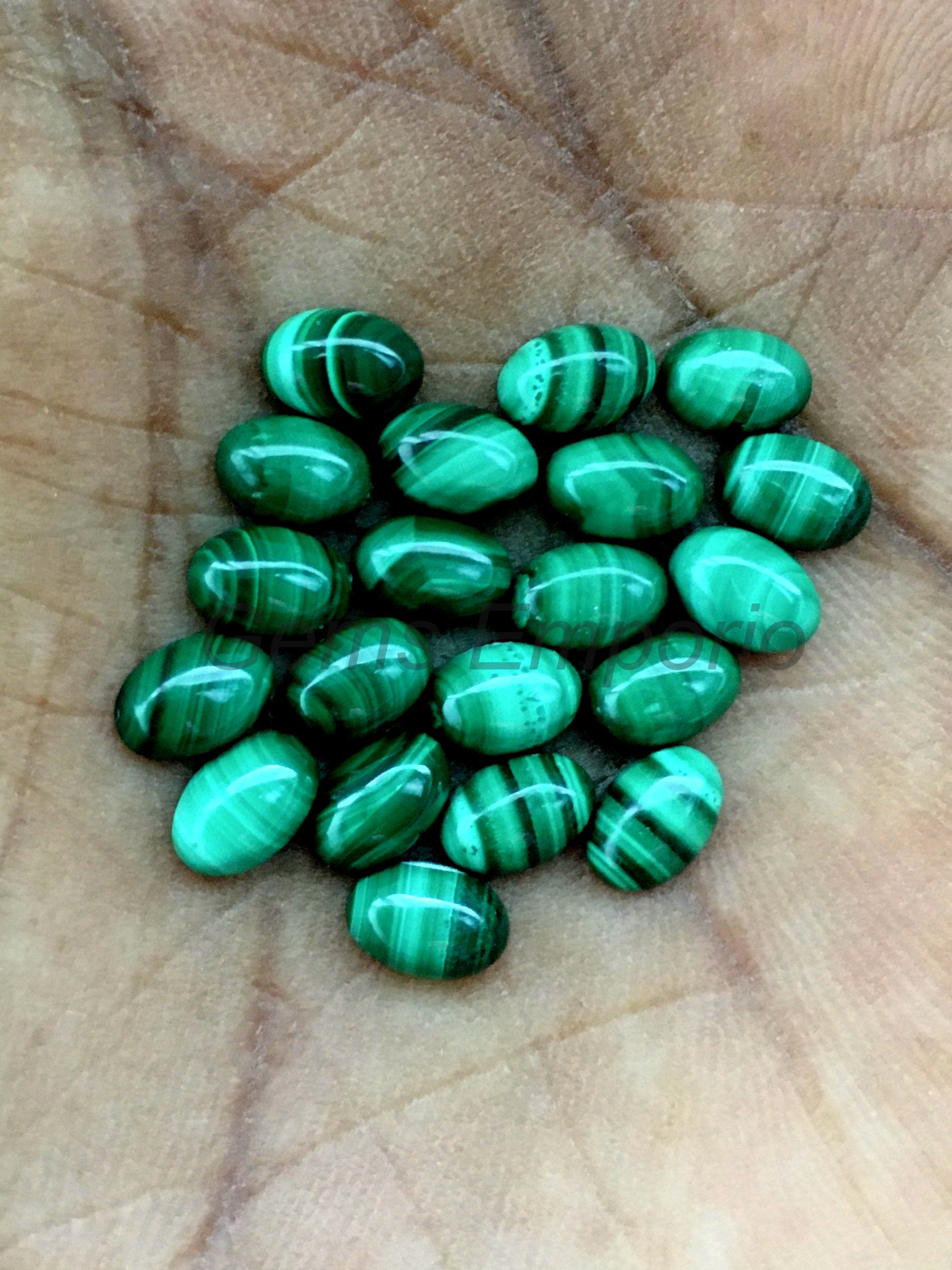 Lot De 84 Cabochons Ovale En Malachite Naturelle - 5x7 Mm, 100 Carats, Inde, Neufs