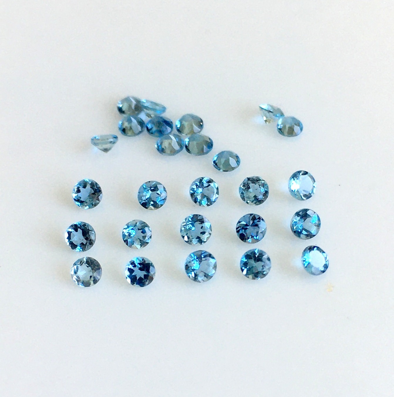 天然アクアマリン（直径2mm、2.5mm）ファセットカットラウンドカット