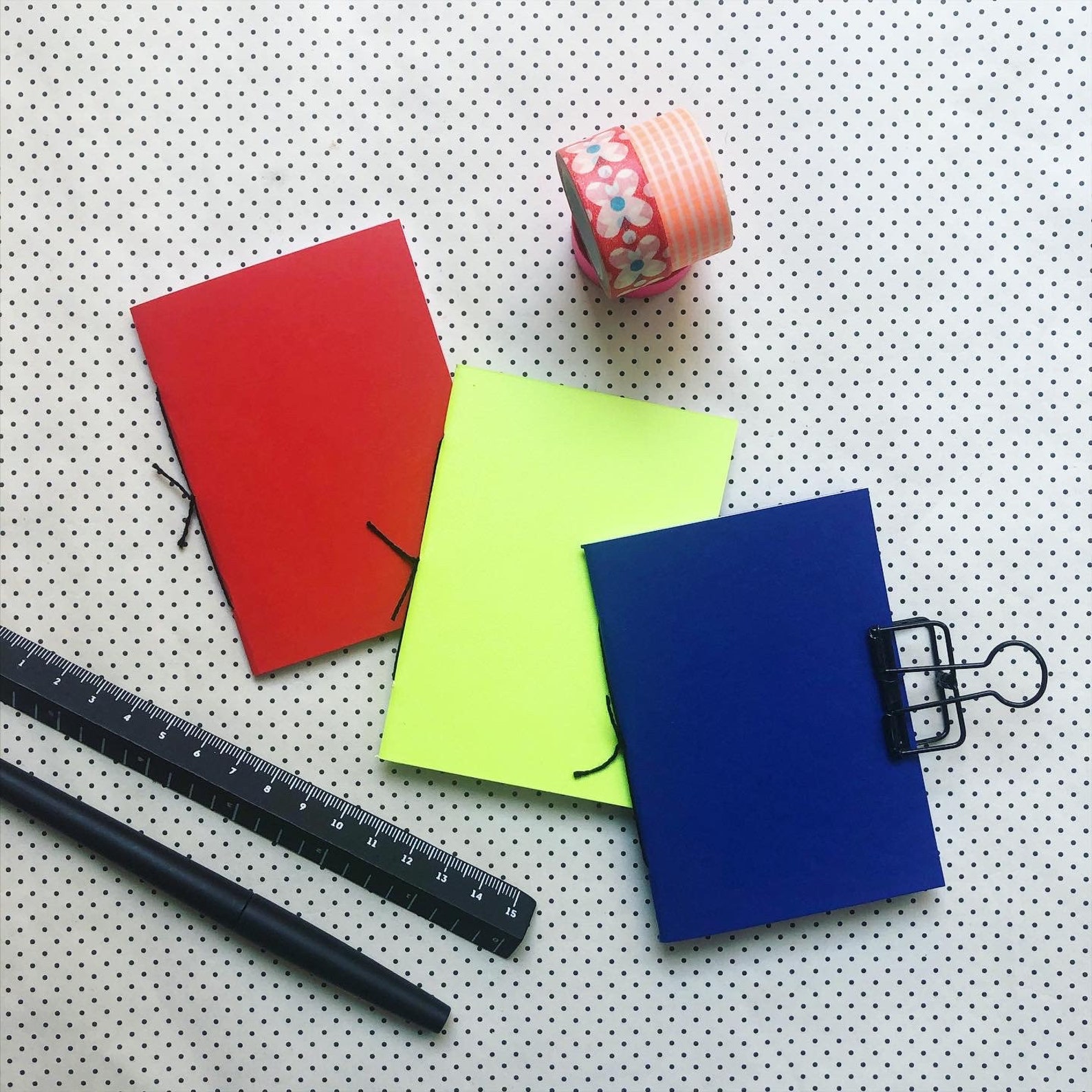 Graplan - Kit Créatif Enfant : 8 Carnets A7 + 8 Stylos + 50 Autocollants Astronaute - Cadeau Anniversaire - 13