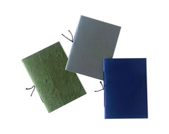 Los organizadores han creado tres mini cuadernos de bolsillo para llevar en el bolso, hechos de papel reciclado y de colores: un cuaderno práctico.