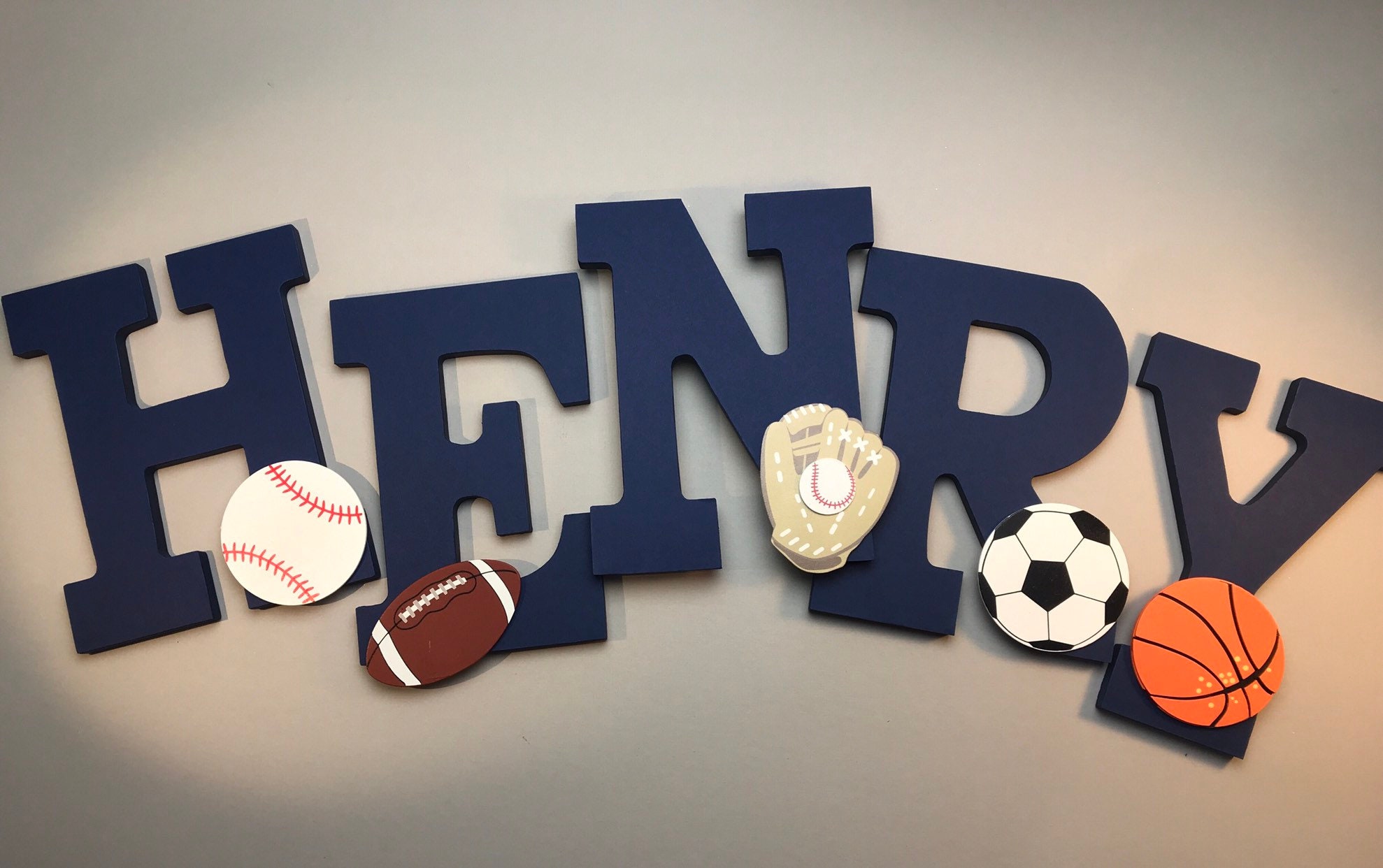 буквы в спортивном стиле. декорации букв спорт. Sports letter. Sports letter. Gift baseball.