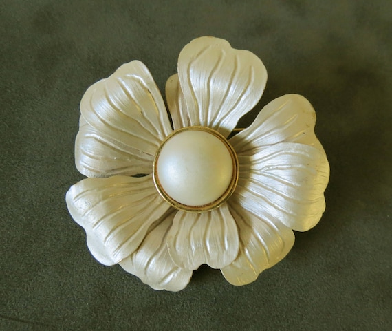 Large Flower Pin/Brooch White Flower Pin Magnolia… - image 1