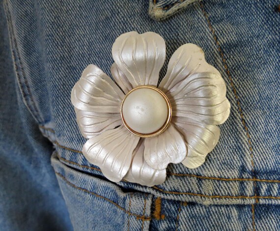Large Flower Pin/Brooch White Flower Pin Magnolia… - image 5