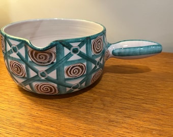 Robert Picault Vallauris One‑Handled Pot – RP Mark – Mid‑Century French Ceramic – Teal Geometric Motif – Picasso Circle Pottery (17 cm)