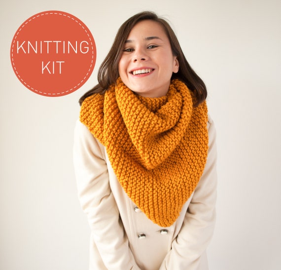 KNITTING KIT/ Triangle Scarf DIY Kit/ Scarf Knitting Kit/ Beginners  Knitting Kit/ Chunky Wool Kniting Kit/ Scarf Diy Kit/ Beginners Diy Kit 