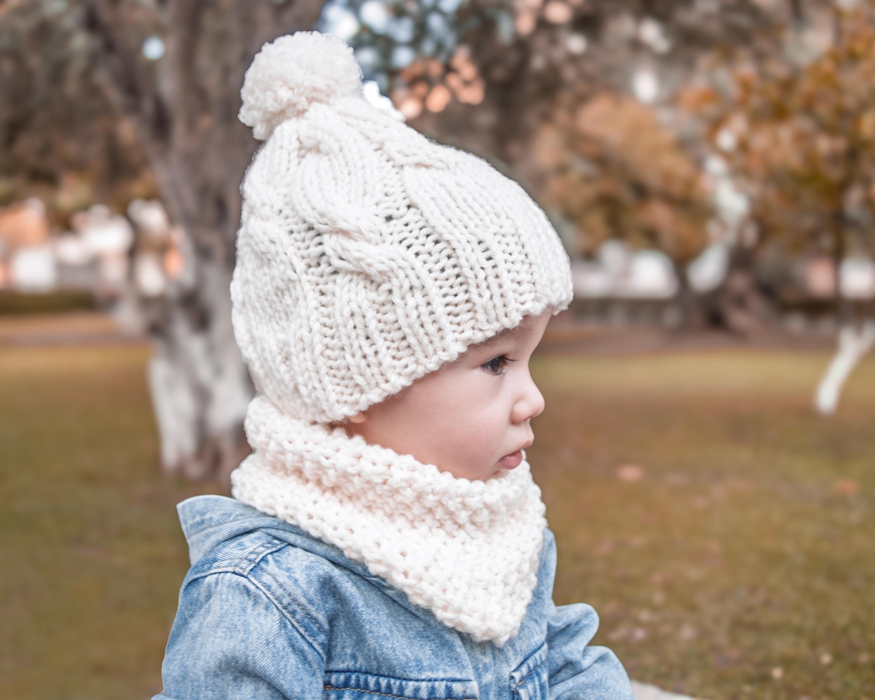 Matching Pompon Hat and Scarf Set: Hand-knit Wool Winter  display picture 2