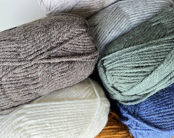 Set of Chunky Yarn, Woolen Yarn Bundle Set, Soft Woolen Thread for Winter Knitting Crochet, Cozy Wool Yarn, Fast Delivery Wool Yarn