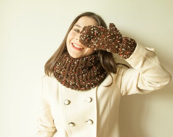 Hand Knitted Chunky Infinity Scarf with Dots, Double Loop Winter Snood for Teenagers, Soft Woolen Knitted Cowl for Her, Colorful Neck Warmer