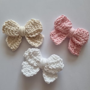 3 Fiocchi all'uncinetto, abbellimenti con fiocchi, album di ritagli, creazione di biglietti, cucito, motivi con fiocchi, applicazioni con fiocchi, fiocco rosa, fiocco crema, fiocco bianco