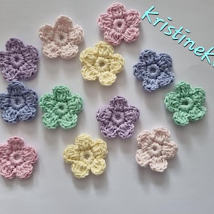 Fiori all'uncinetto, 12 fiori, fiori di cotone, fiori pastello, cucito, creazione di biglietti, fiori per album di ritagli, fiori artigianali, motivo floreale, applicazioni floreali