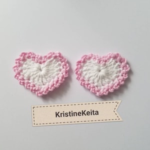 2 apliques de corazón de crochet, motivos de corazón, adornos de corazón, álbum de recortes, costura, corazones blancos/rosados, fabricación de tarjetas, apliques de corazón de algodón, 4,5 cm