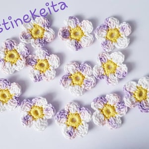 Häkelblumen,12 Blumen,Baumwollblumen, lila weiße Blumen, Nähen, Kartengestaltung, Scrapbooking, Bastelbedarf, Blumenmotiv, Blume Applikation