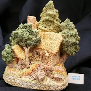 Hermits Humblehome by David Winter. Handmade in England. Excellent Condition. Lovely details. Cozy Cottage Home Décor. Ships FREE in the USA
