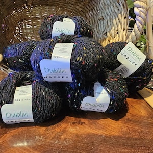 Yager italienska garnkakor. Yager multifleckgarn. Samma lotnummer. Förvaras i ett klimatkontrollområde. 114,89 yards/205 m. Frakt GRATIS inom USA.