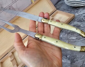 ヴィンテージのラギオールカービングナイフとフォーク。オリジナルの