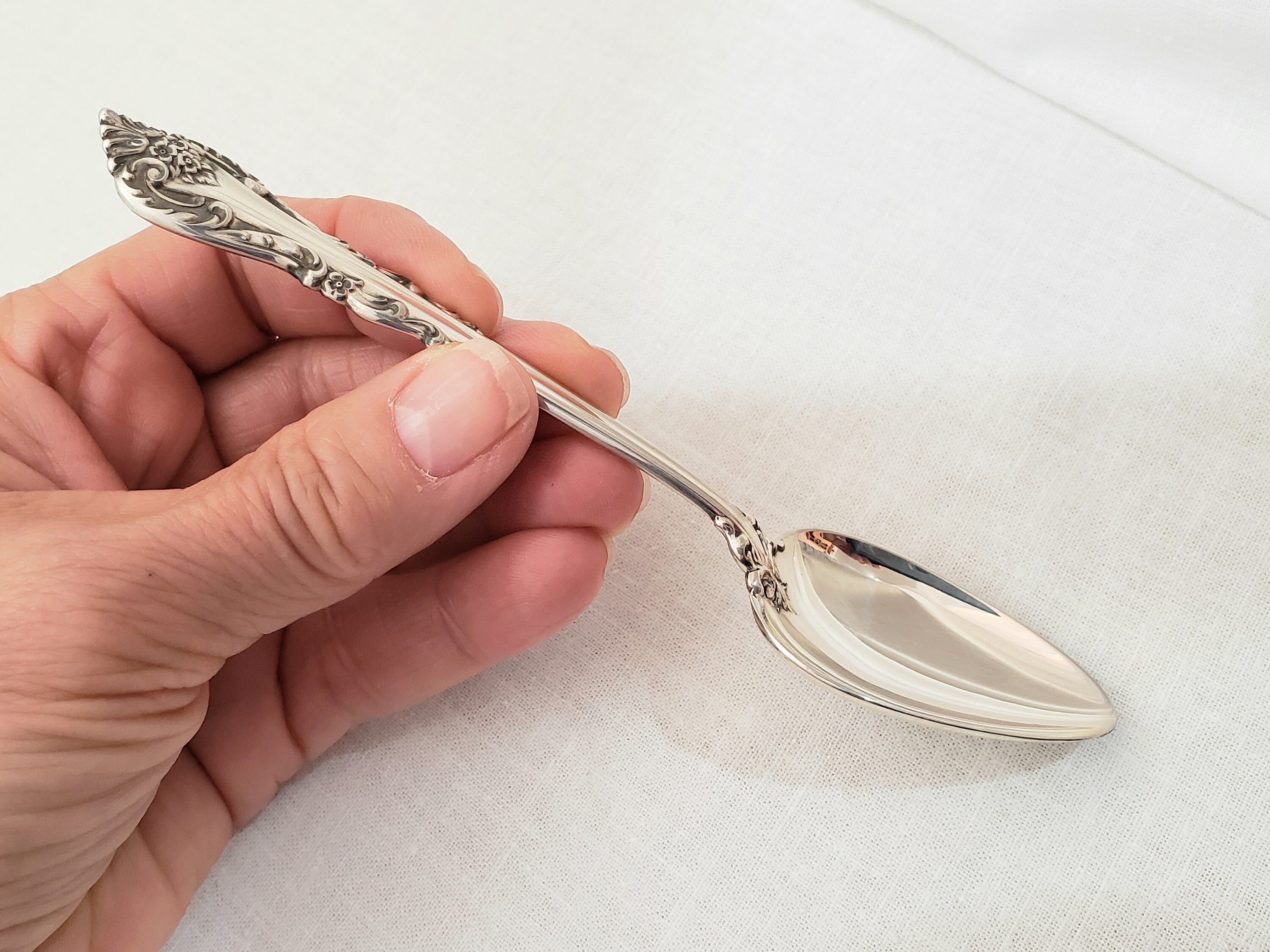 スターリングシルバーのティースプーン4本セット。International