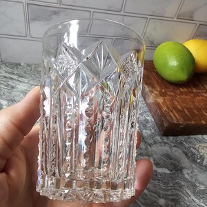 4 Handgeschliffene Old Fashion Kristall Gläser. Aufwendiges Design. Guter Zustand. Barware Gläser. Gebrauchsfertig. Versand kostenlos in USA
