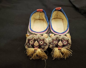 Vintage Silk Child Shoes. Made in 1930's. Lined in cotton. Hand stitched Slippers with Tiger heads. Beautiful detailing. Ships FREE inUSA