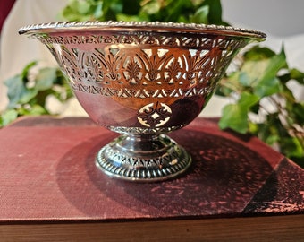 English Silver Footed Bowl. Barker Ellis. Intricate piercings on bowl, base. Dragoon edge. Very good condition. Polished. Ships FREE in USA