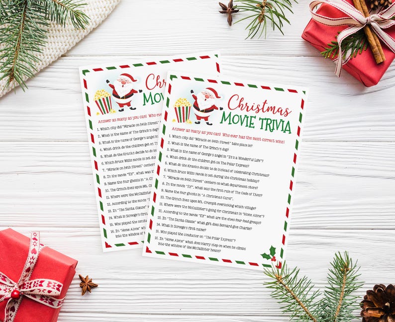Op de afbeelding: Een printbaar kerstfilm-trivia-spel met een rode en groene rand. Het spel bevat een cartoonafbeelding van de kerstman met een zak vol cadeaus en een popcorn-emmer. De tekst "Christmas Movie Trivia" staat in vetgedrukte rode letters. De trivia-vragen staan onder de titel.