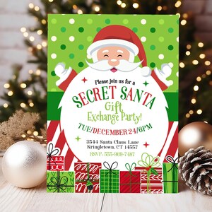 Pode incluir: Um convite para uma festa de Natal verde e vermelho com um Papai Noel de desenho animado. O convite diz "Please join us for a Secret Santa Gift Exchange Party!" com a data e hora "TUE/DECEMBER 24/6PM". O convite tamb&eacute;m inclui um endere&ccedil;o e informa&ccedil;&otilde;es de RSVP.